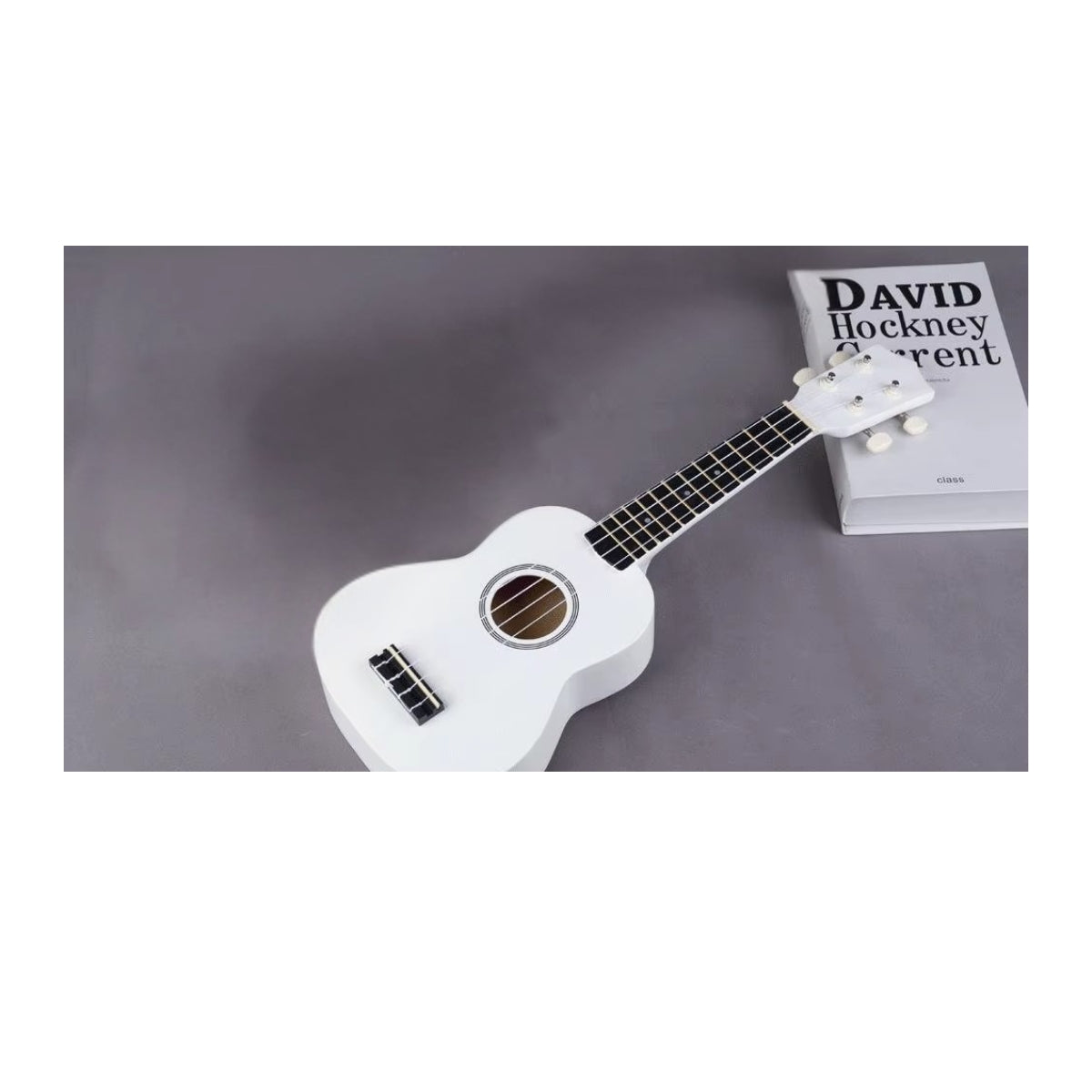Ukelele 21". Incluye Funda. Color Blanco